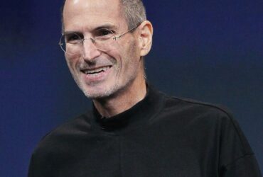 Steve Jobs Biography, Education, Net Worth, Apple, & Facts